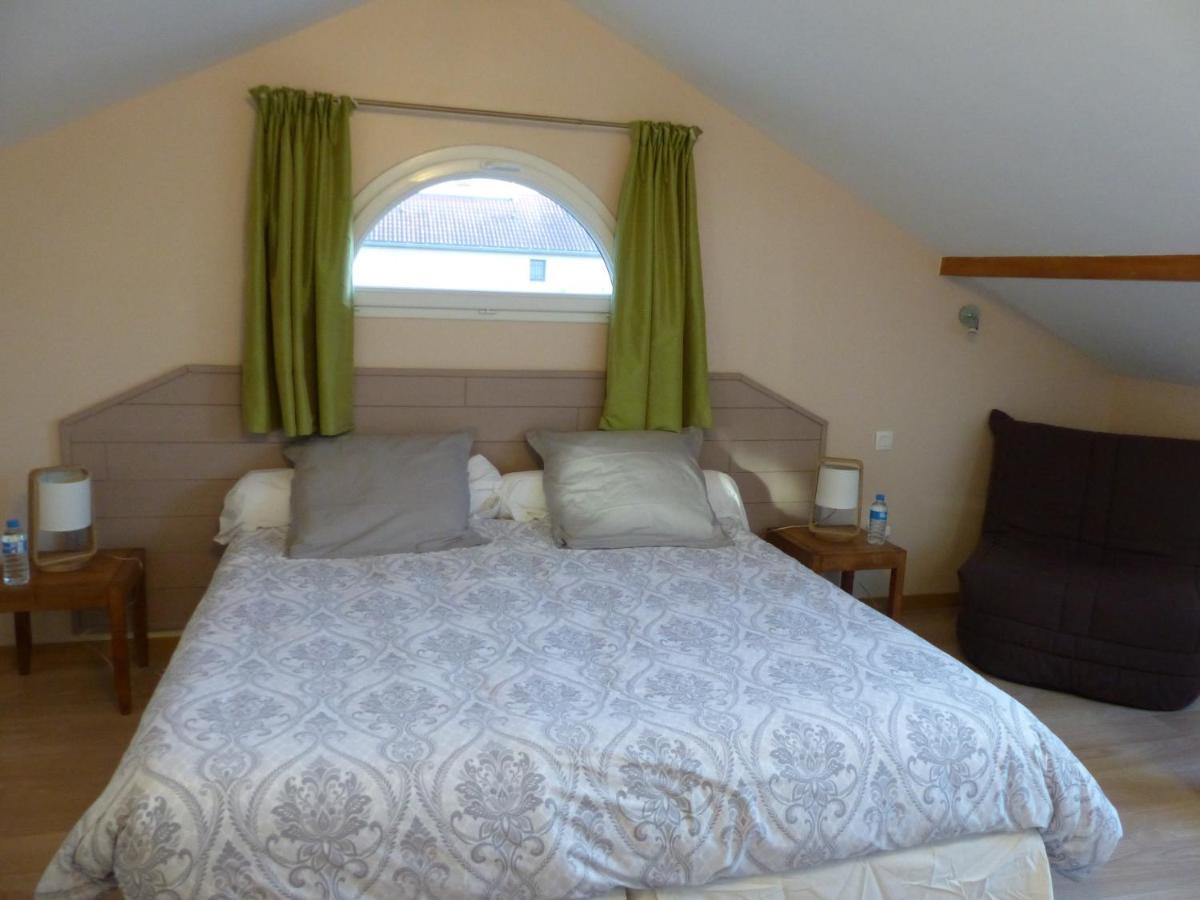 Les Enselmes Bed & Breakfast Montagnieu  Bagian luar foto